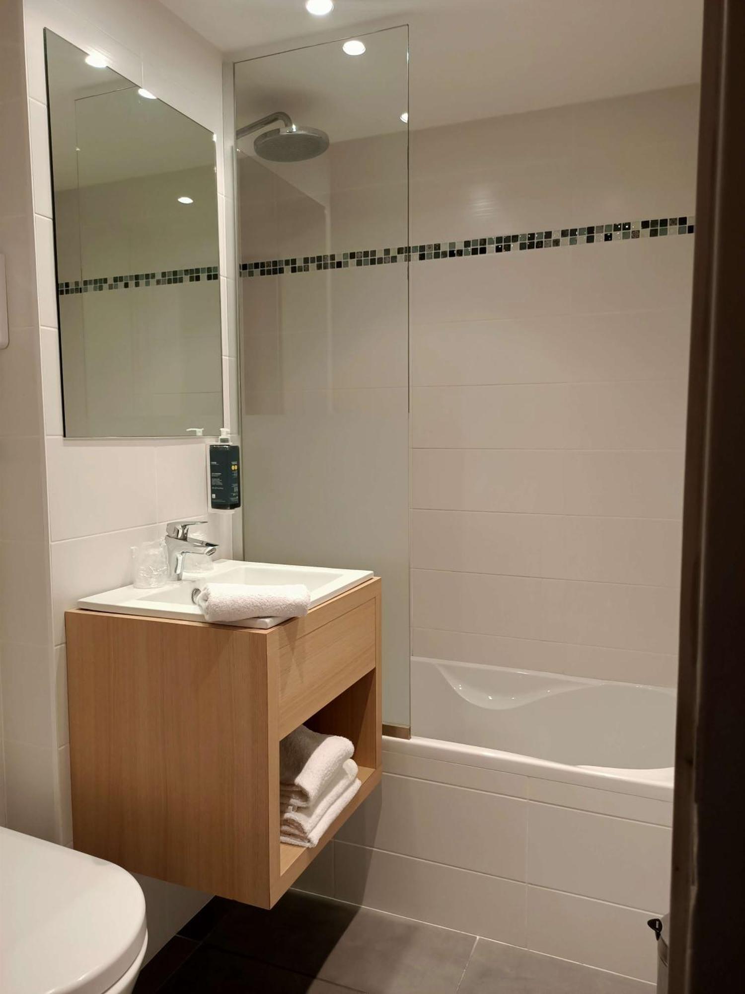 Brit Hotel Les Alizes Порник Екстериор снимка