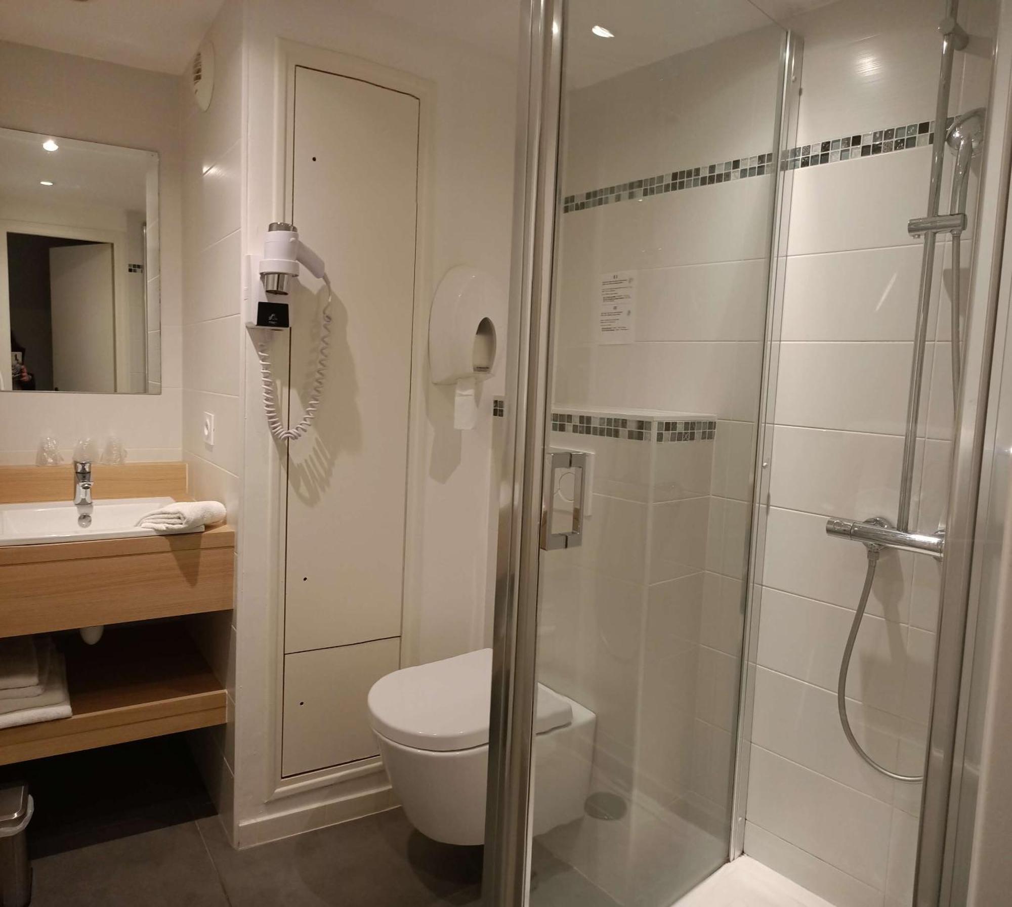 Brit Hotel Les Alizes Порник Екстериор снимка