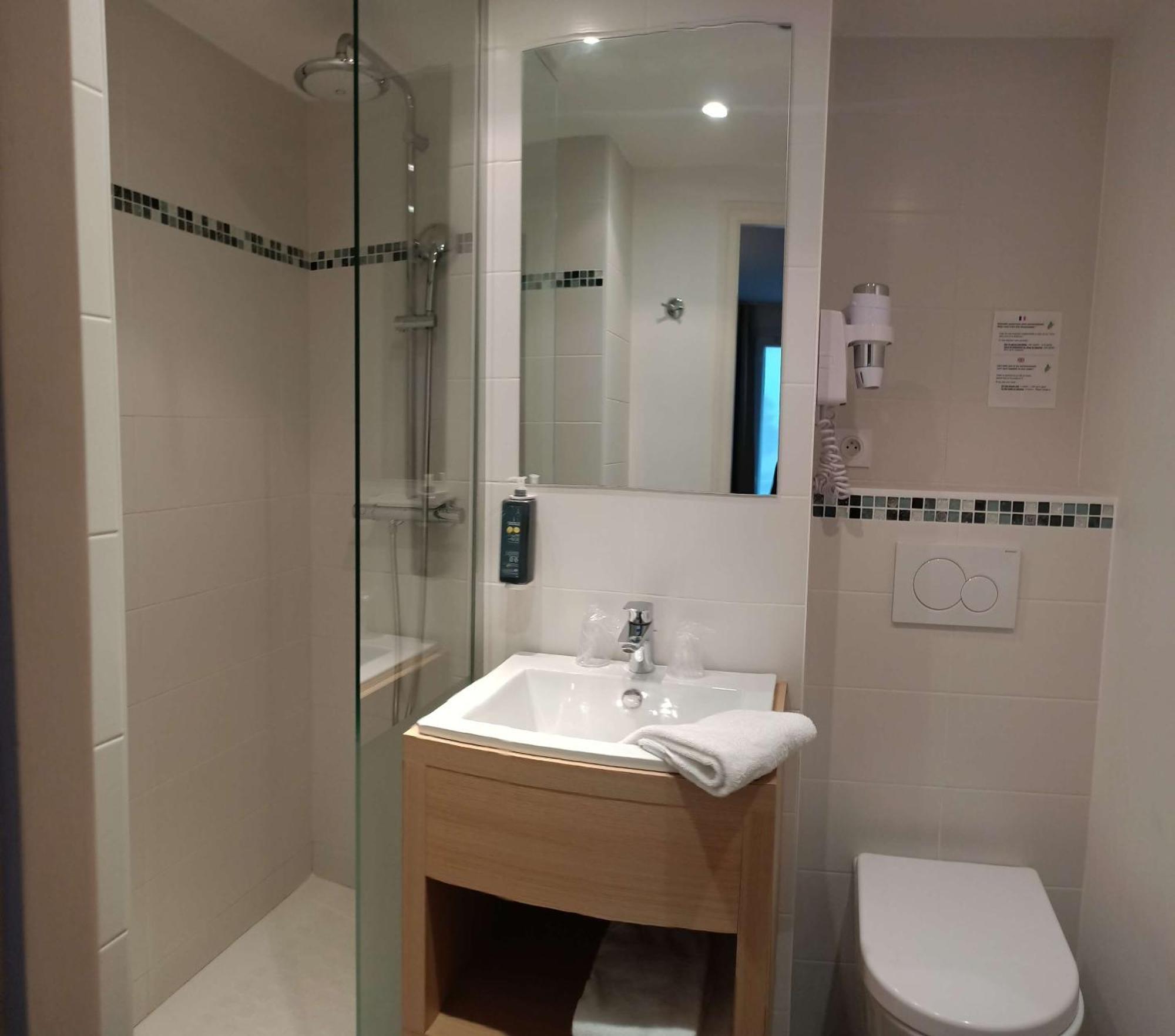 Brit Hotel Les Alizes Порник Екстериор снимка