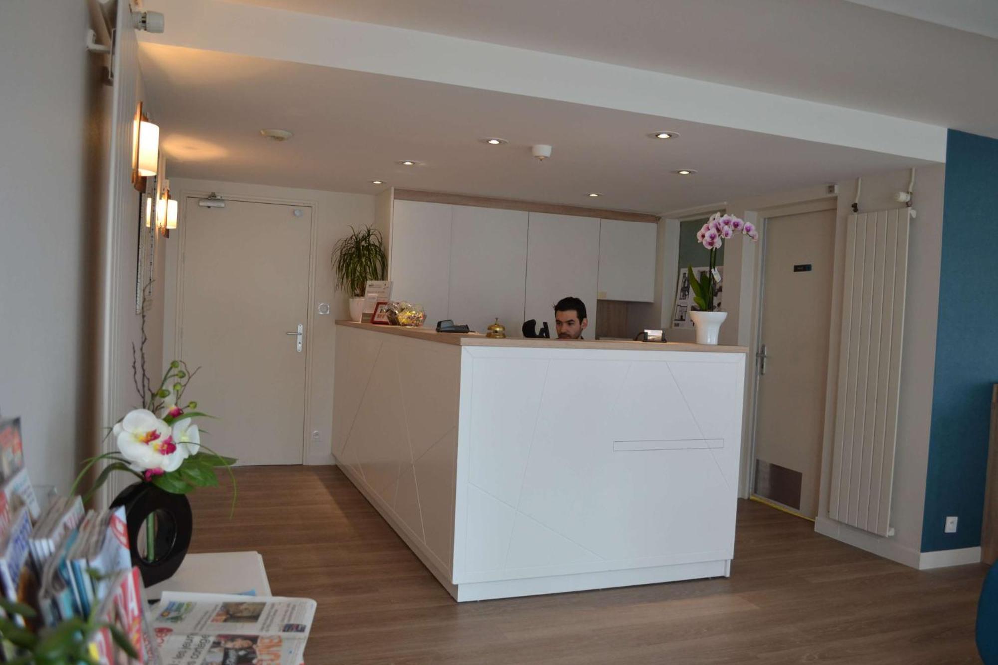 Brit Hotel Les Alizes Порник Екстериор снимка