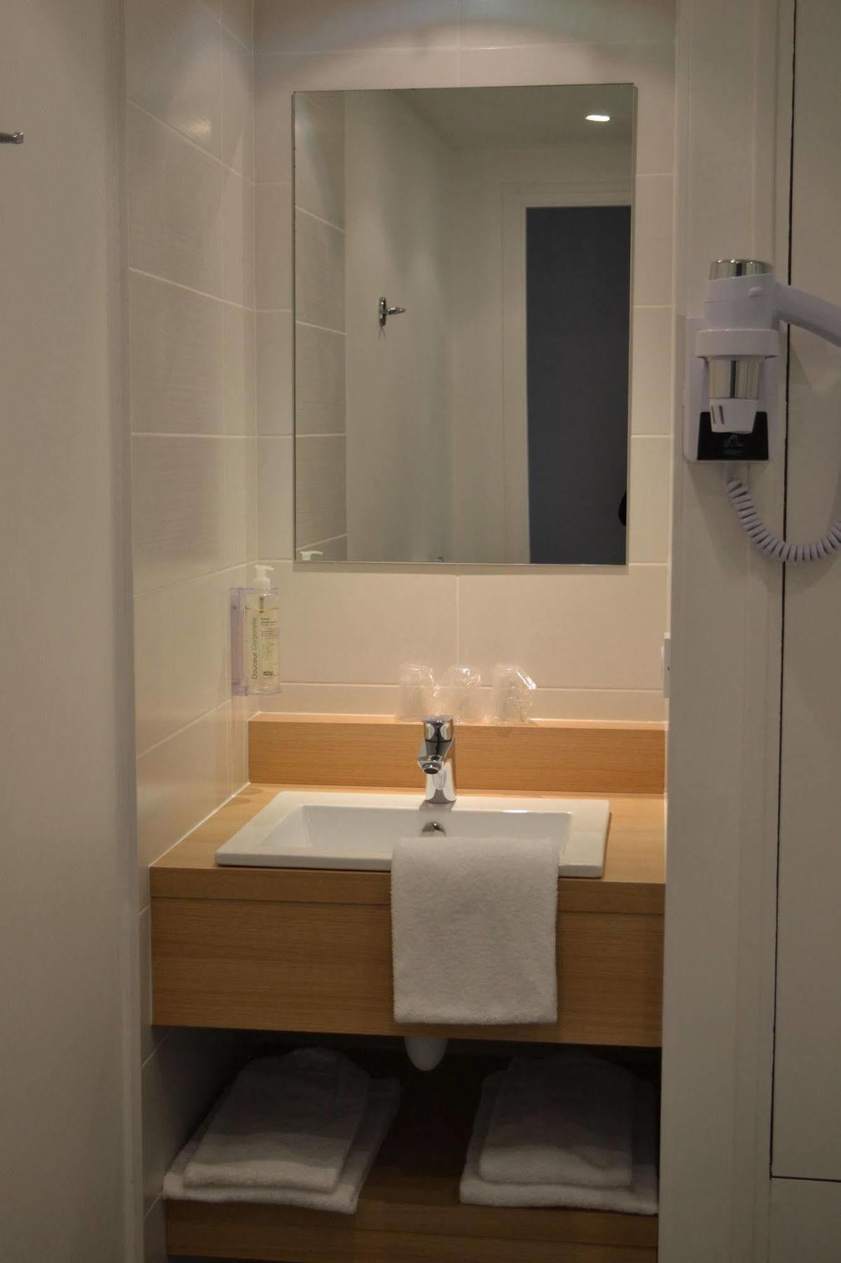 Brit Hotel Les Alizes Порник Екстериор снимка